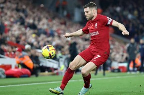 九游体育官方网站 德布劳内回归赛场，关键助攻首场状态亮眼，快船观众沸腾！