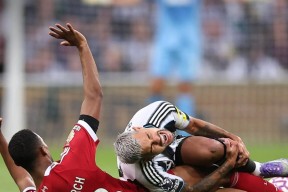 九游体育登录入口转折点！利物浦造点机会，英超赛前攻防权衡，管理层满意，轮换策略成焦点的简单介绍